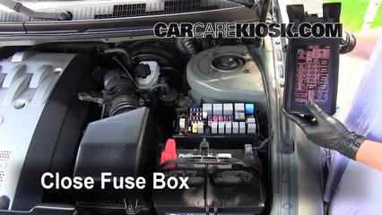 Replace a Fuse: 2002-2005 Kia Sedona - 2003 Kia Sedona EX 3.5L V6